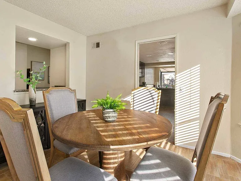 1210 N Country Hollow Dr — Photo 24