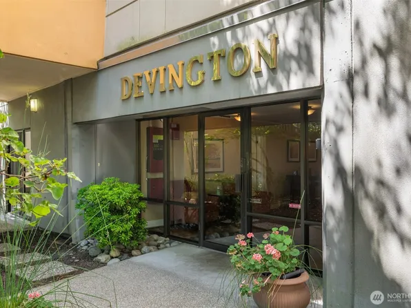 7600 SE 29th Street #305, Mercer Island, WA 98040