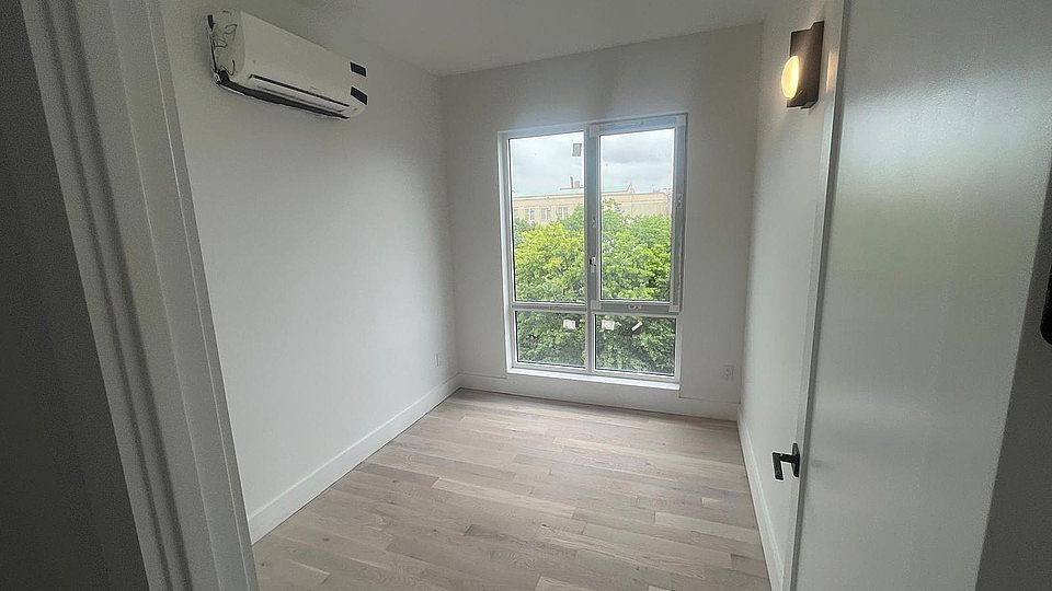 2nd image of 193 Graham Ave #6E