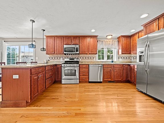 2nd image of 11 Village Ln