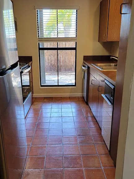 1187 Grove Ave #F — Photo 3