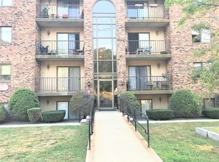 555 Main St APT 402, Stoneham, MA 02180