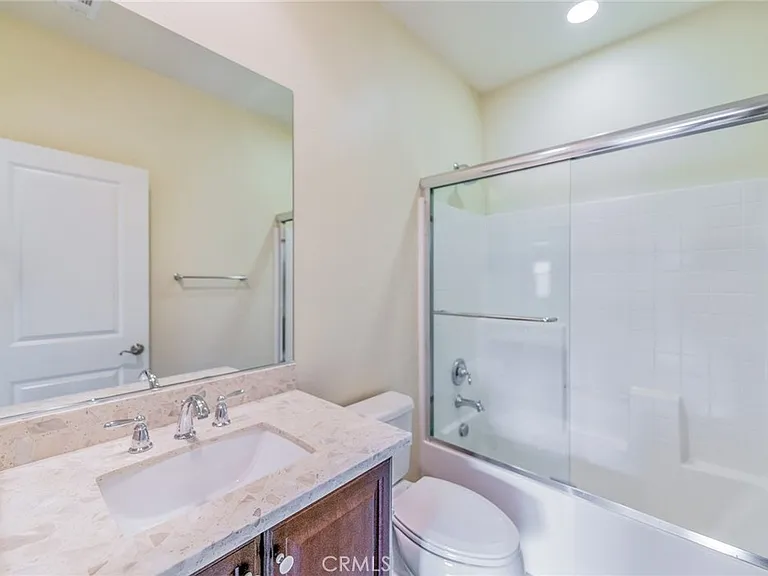 219 Wicker — Photo 18