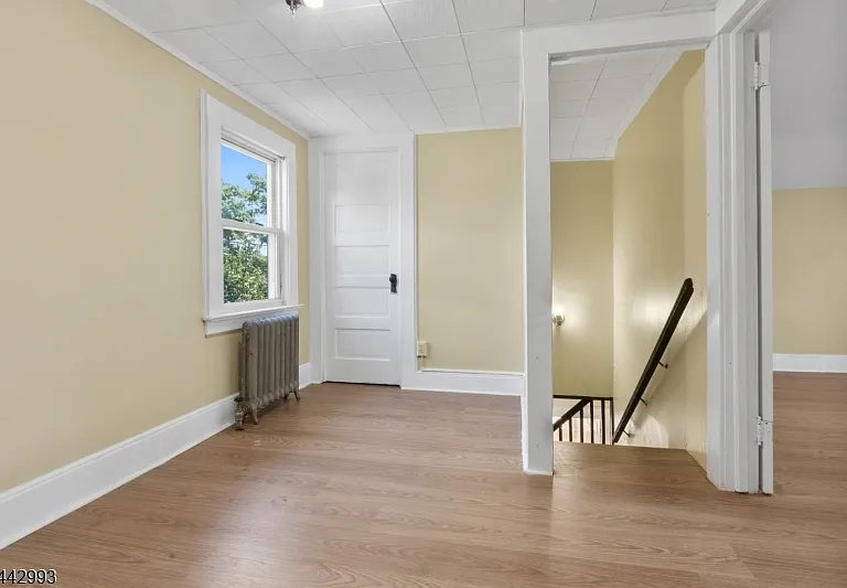 196 Broughton Ave — Photo 16