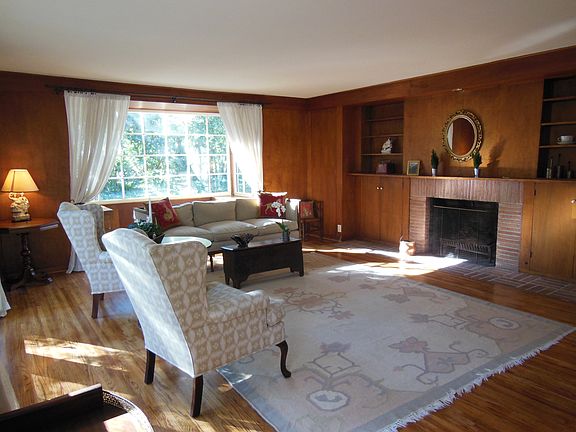 3rd image of 915 Kewen Dr