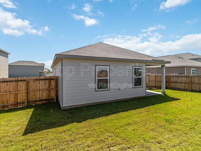 10219 Pine River Dr — Photo 32