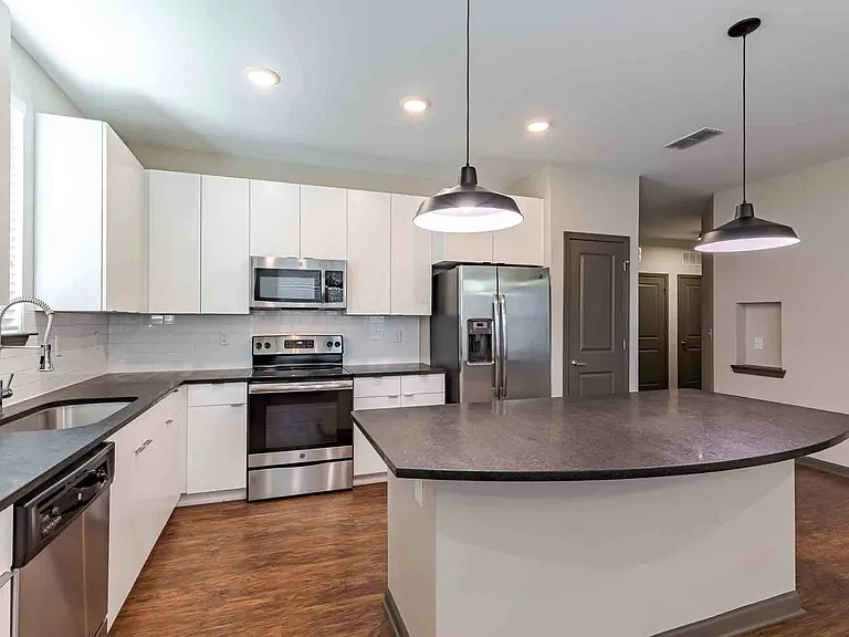 Bluebird Row Apartments — Photo 49