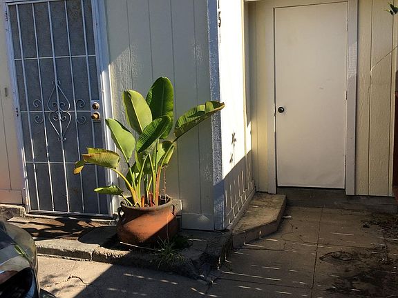 3rd image of 3575 1/2 Arnold Ave