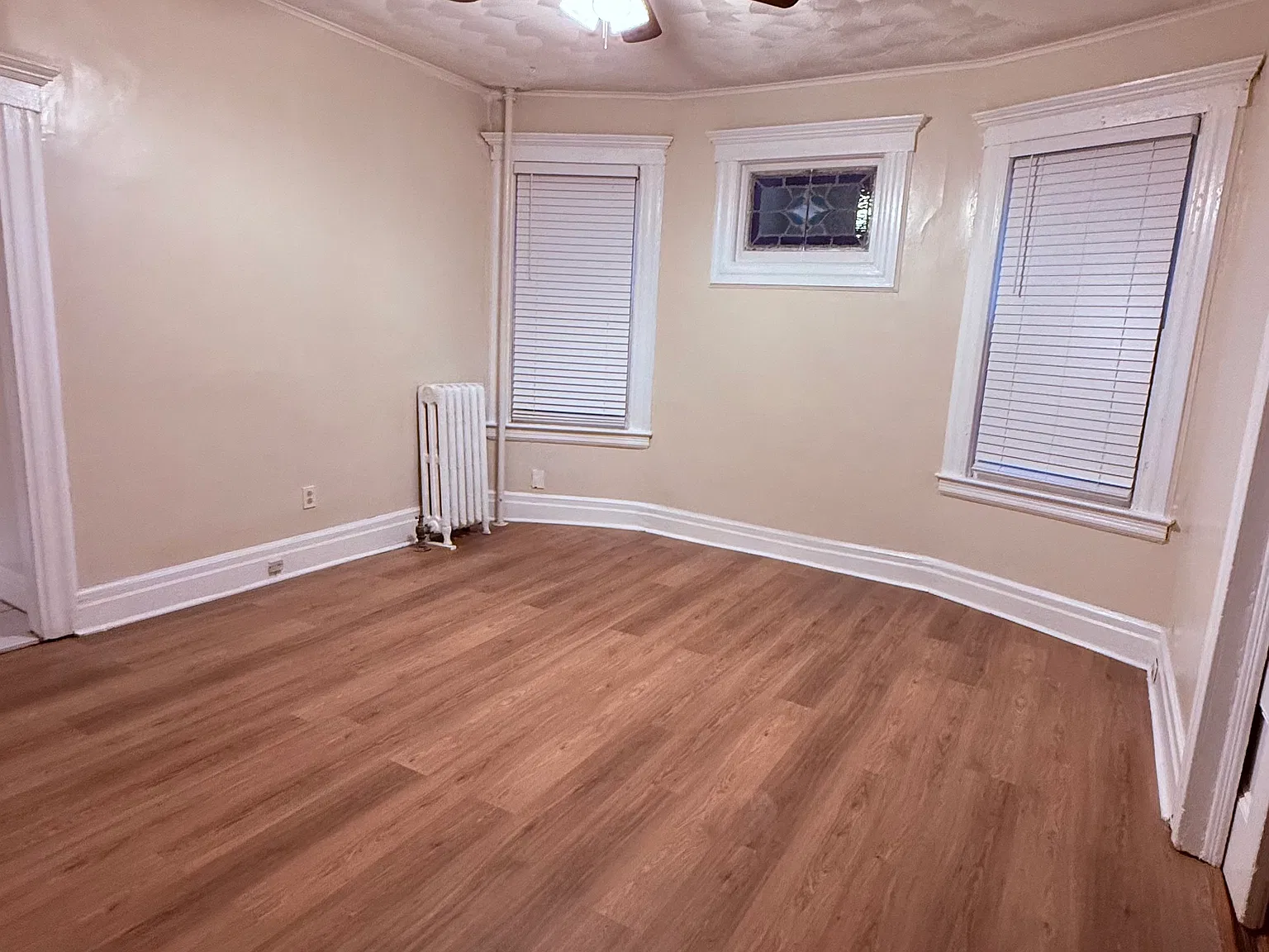 3 bed, 1000 sqft, $2,100 — Photo 4
