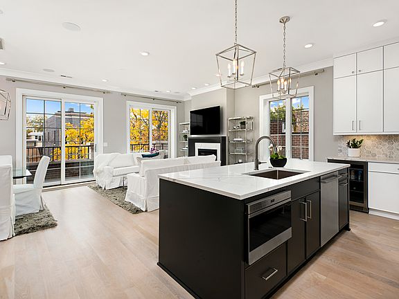 5th image of 1936 N Kenmore Ave #3S