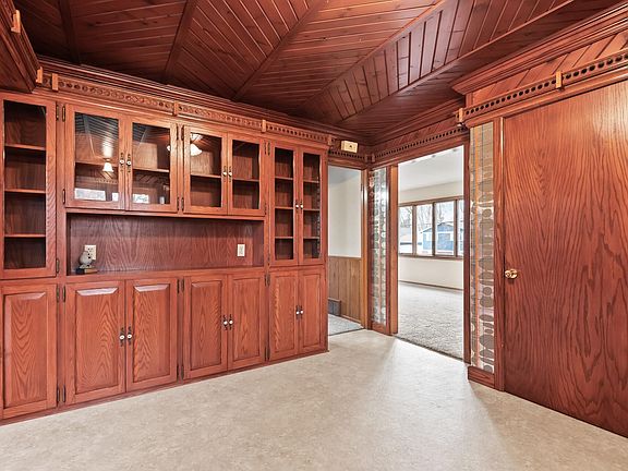 3rd image of 7425 Bacon Dr NE