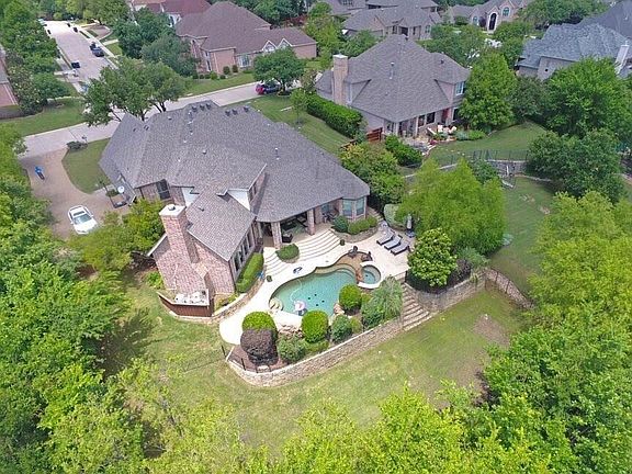 3rd image of 2800 Twin Coves Dr
