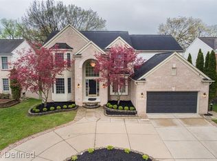 7655 Windgate Cir, West Bloomfield, MI 48323