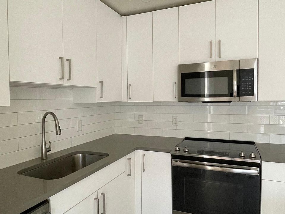 1st image of 2434 NE 2nd Ave #156