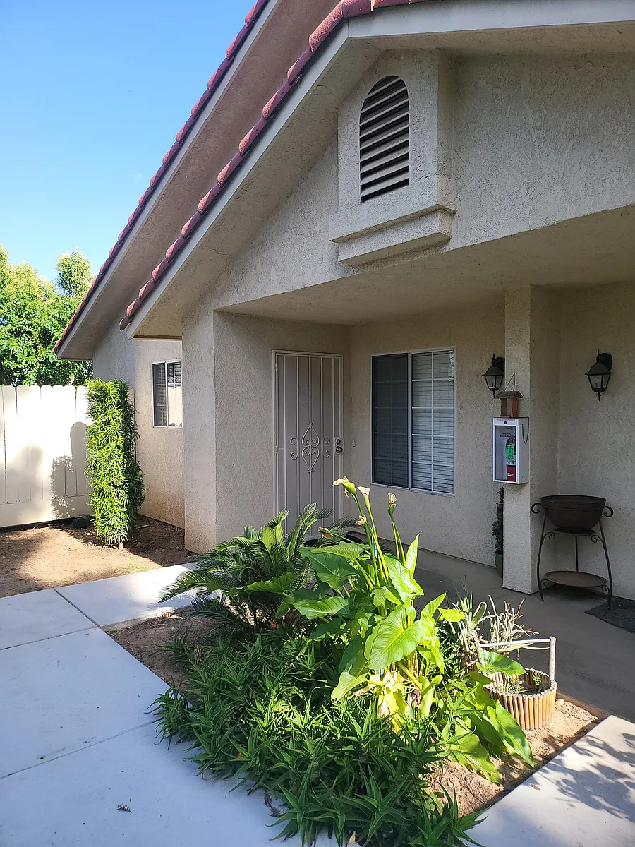 Main Entry - 1542 E Alluvial Ave #128