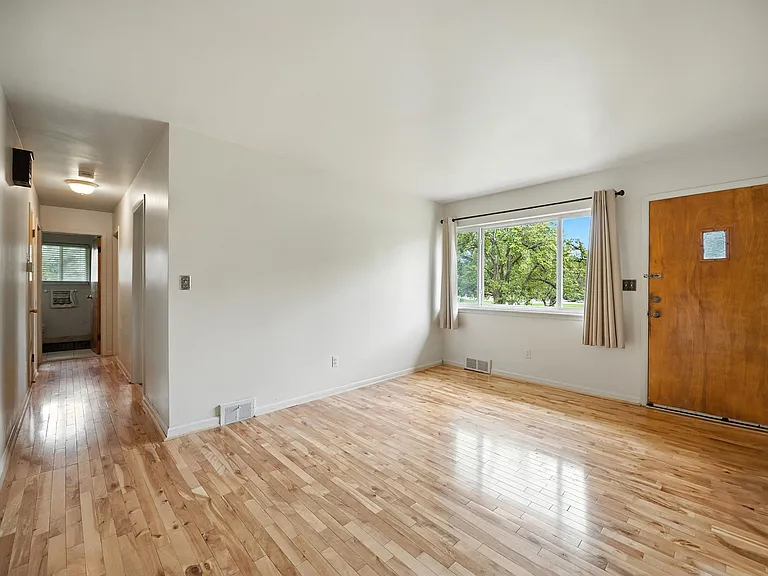 38351 Dequindre Rd — Photo 5
