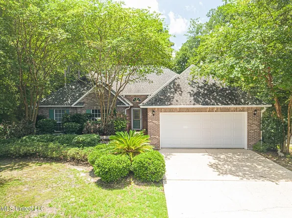 2301 Highland Dr, Gautier, MS 39553