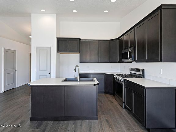 2nd image of 10104 N Liverpool Loop