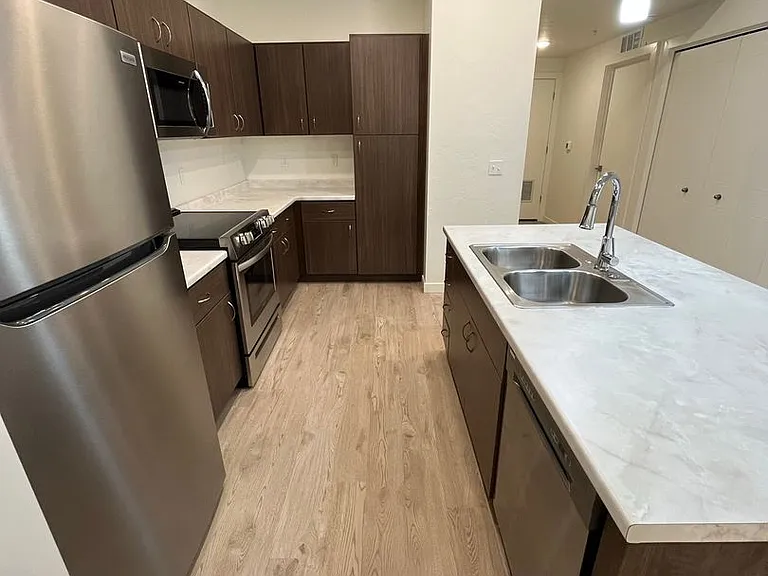 Lexington Sky Apartments — Photo 6