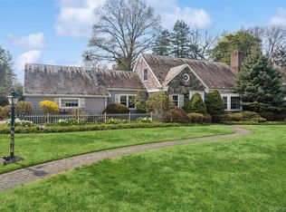 89 Country Club Dr, Port Washington, NY 11050