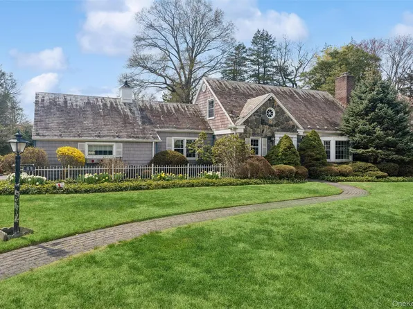 89 Country Club Drive, Port Washington, NY 11050