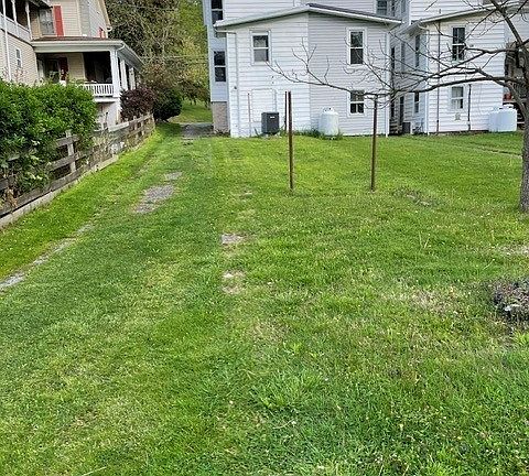 5th image of 205 W Main St