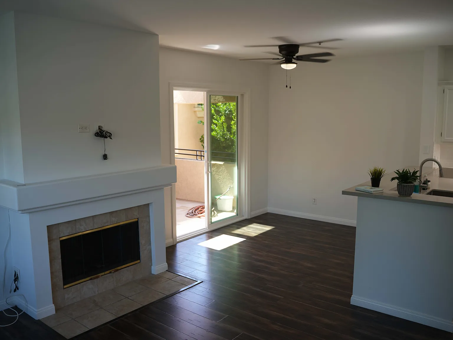 2 bed, 1050 sqft, $3,400 — Photo 3