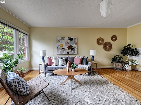 5th image of 2937 SE Hawthorne Blvd