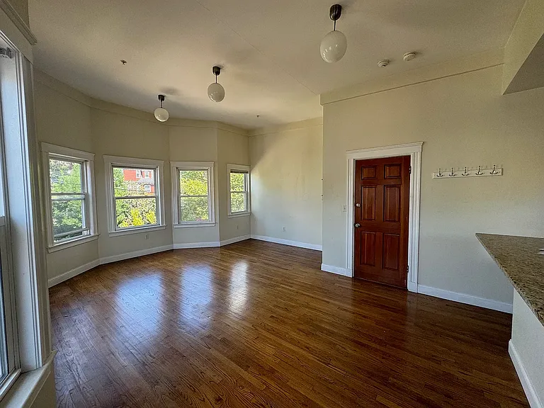 6 Giles Park #1A — Photo 3