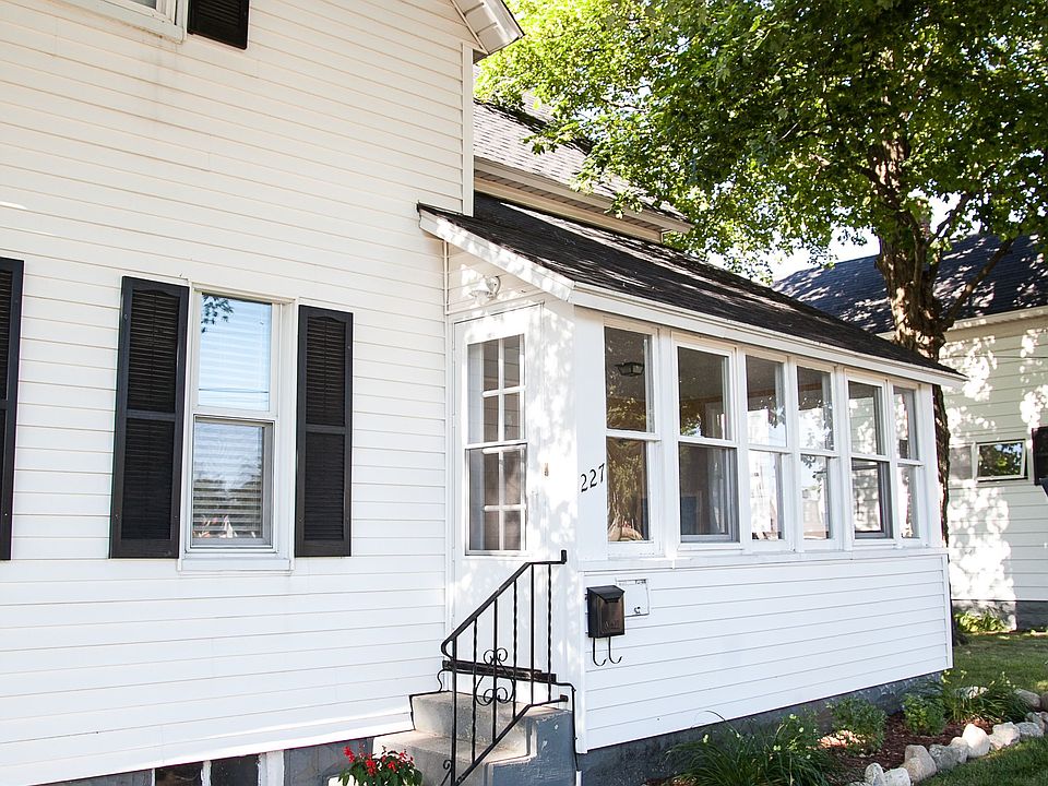 1st image of 227 E Harrison Ave