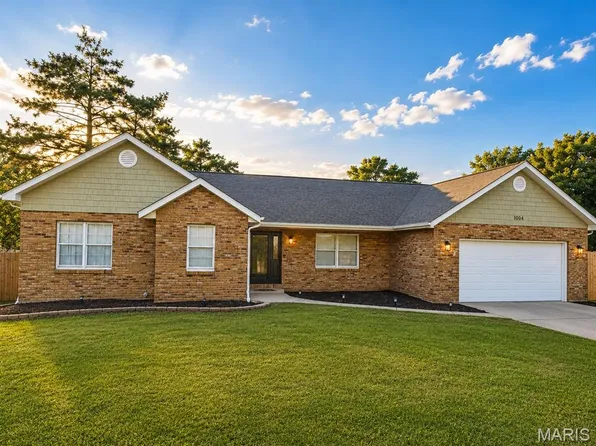 1004 Bradington Ct, Columbia, IL 62236