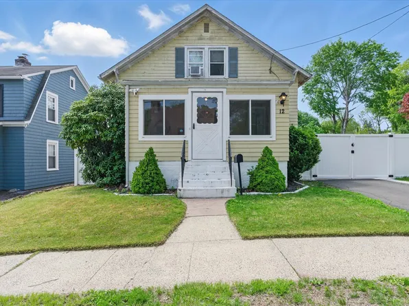 12 Woodland Avenue, Hamden, CT 06514