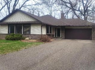 410 Oakland Ln, Burnsville, MN 55337