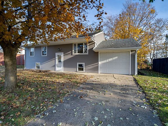 2nd image of 1009 W Lake Ave