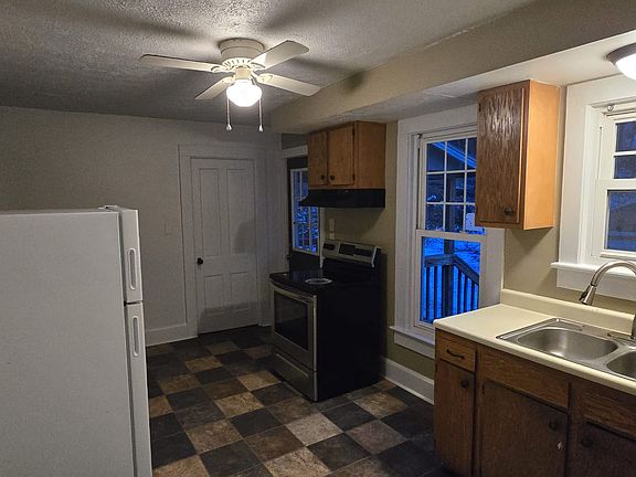 2nd image of 105 Dwight Ave SE