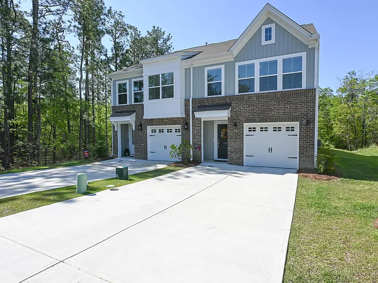 552 Kingfisher Ct — Photo 2