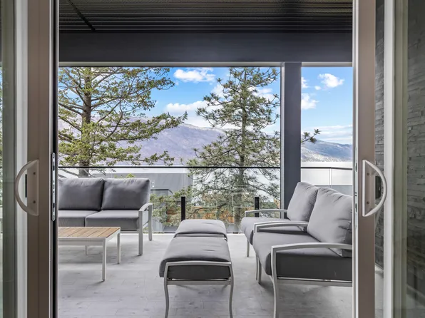 3434 McKinley Beach Dr #302, Kelowna, BC V1V 3G1