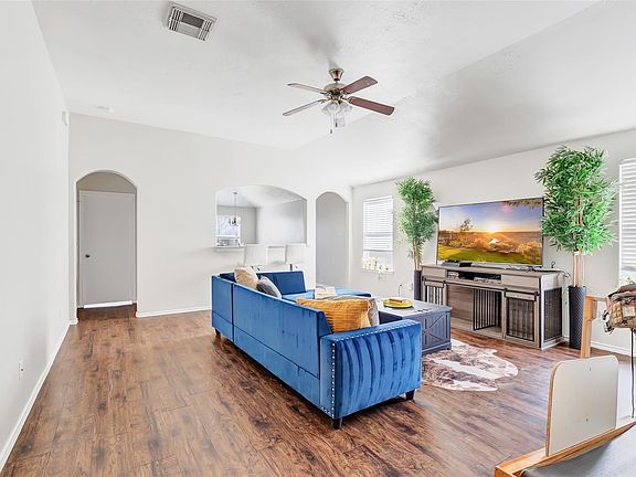 4th image of 15934 Colonial Bridge Ln