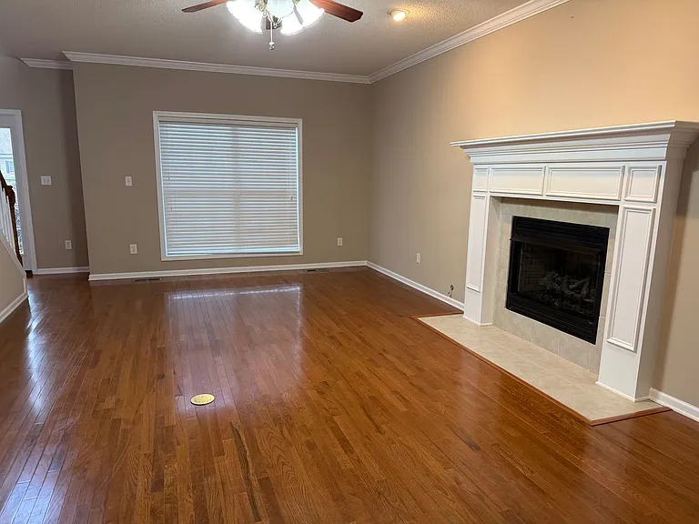 492 Glenshire Ln — Photo 8