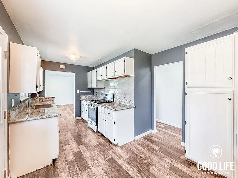 8051 San Carlos Dr — Photo 5