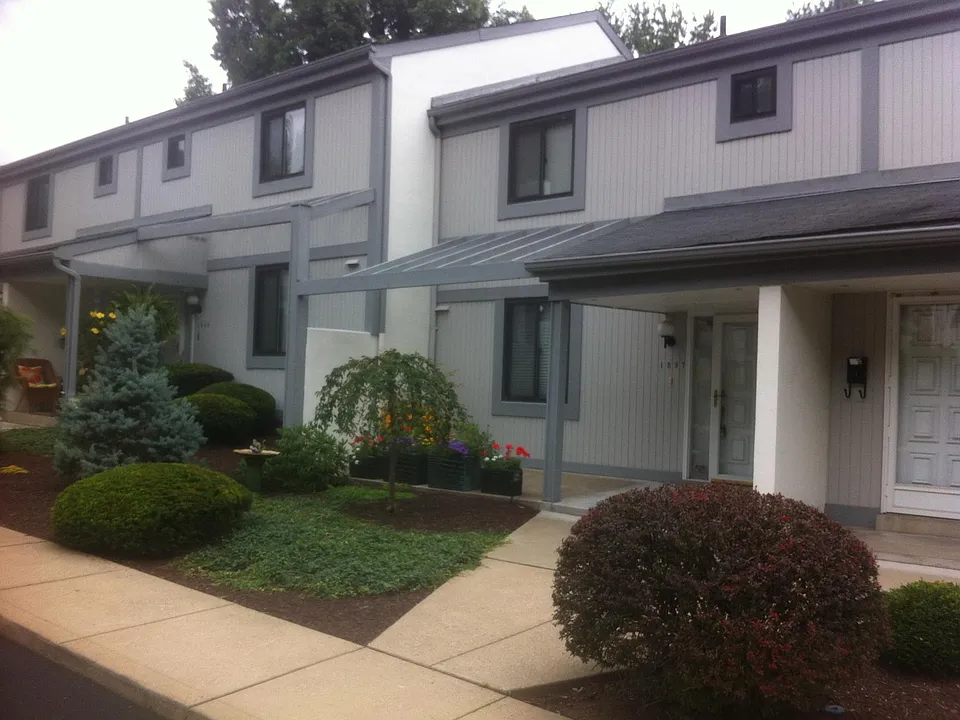 1597 Pinehurst Dr