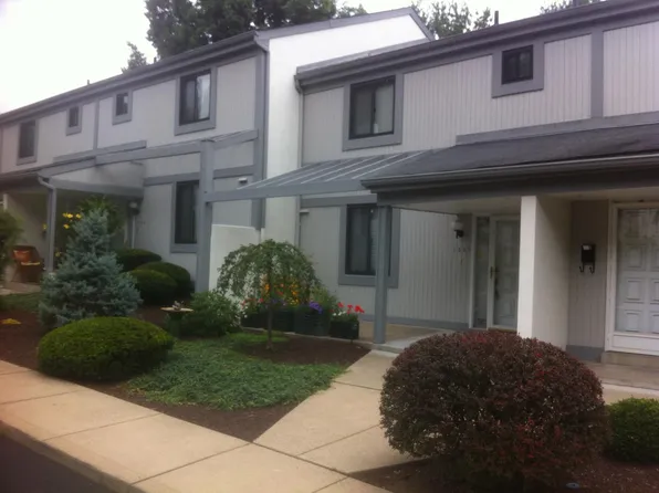 1597 Pinehurst Dr, Pittsburgh, PA 15241