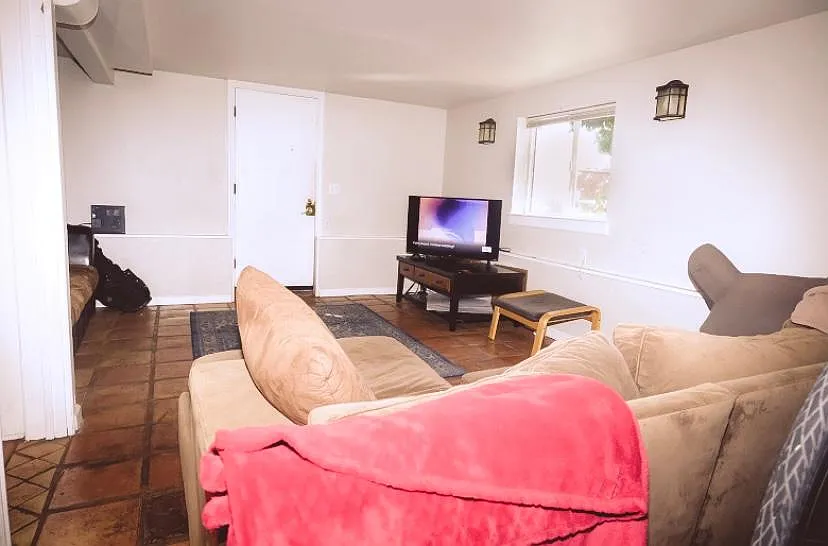 3 bed, 1000 sqft, $1,400 — Photo 4