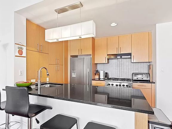 3rd image of 5-49 Borden Ave #B5