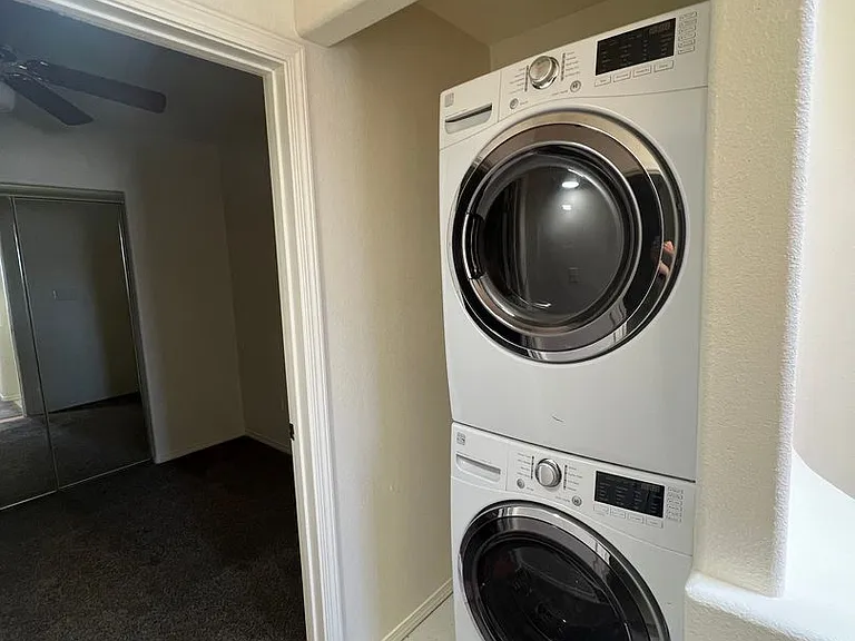 Modern Condo-Style Living Near Nob Hill & UNM $300 Off Move-In Special at The Spirals Apartments — Photo 19