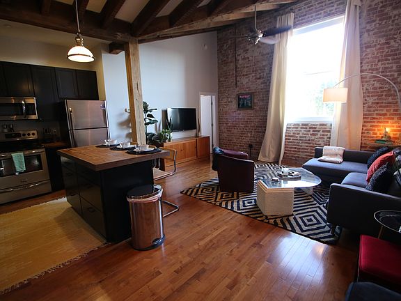2nd image of 709 Jackson Ave #204