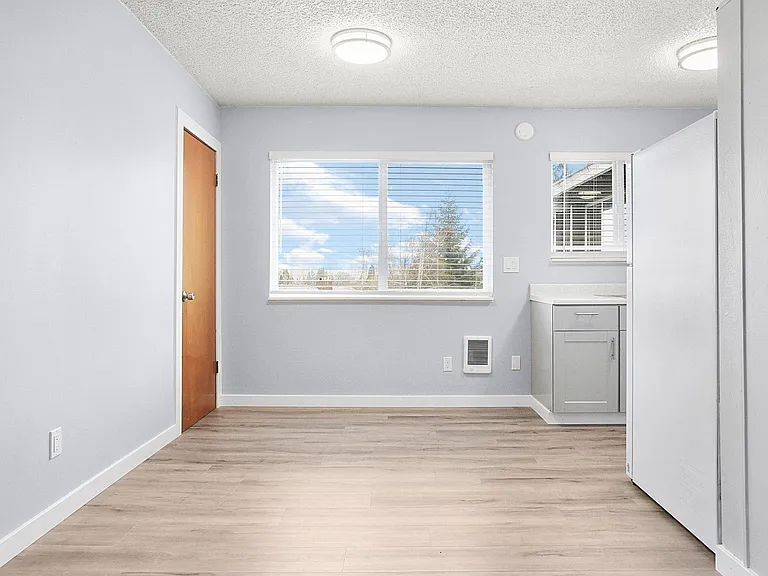 196 Molalla Ave #196 — Photo 8