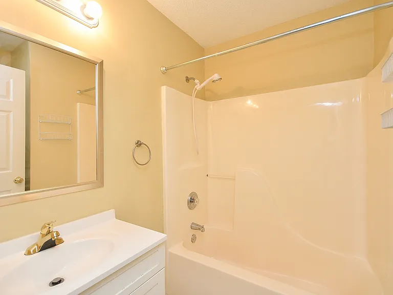 421 Viola St — Photo 11