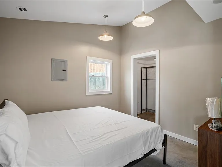 545 E Lenoir St — Photo 7