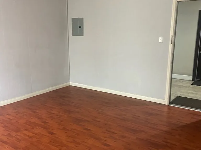 117 S Isabel St — Photo 2